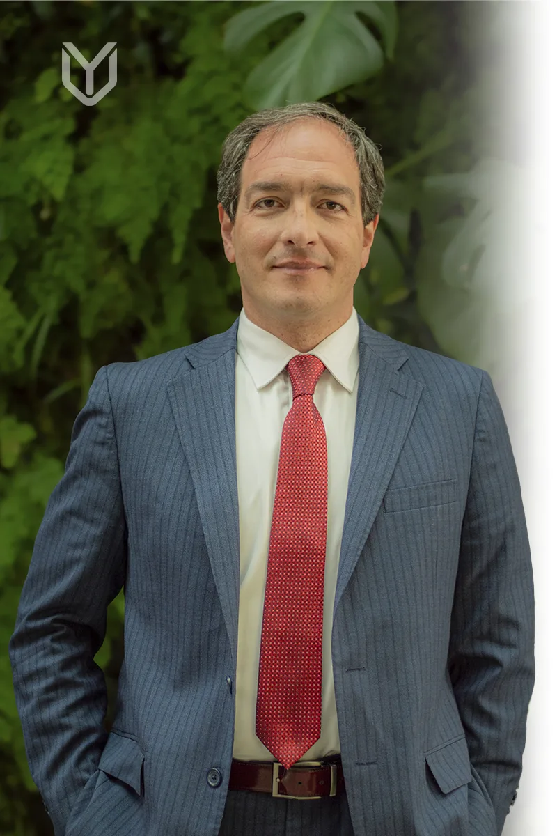 Carlos Andrés Uribe Piedrahíta, PhD y socio fundador de Uribe Yáñez. Experto en derecho de la competencia, arbitraje y protección de datos.