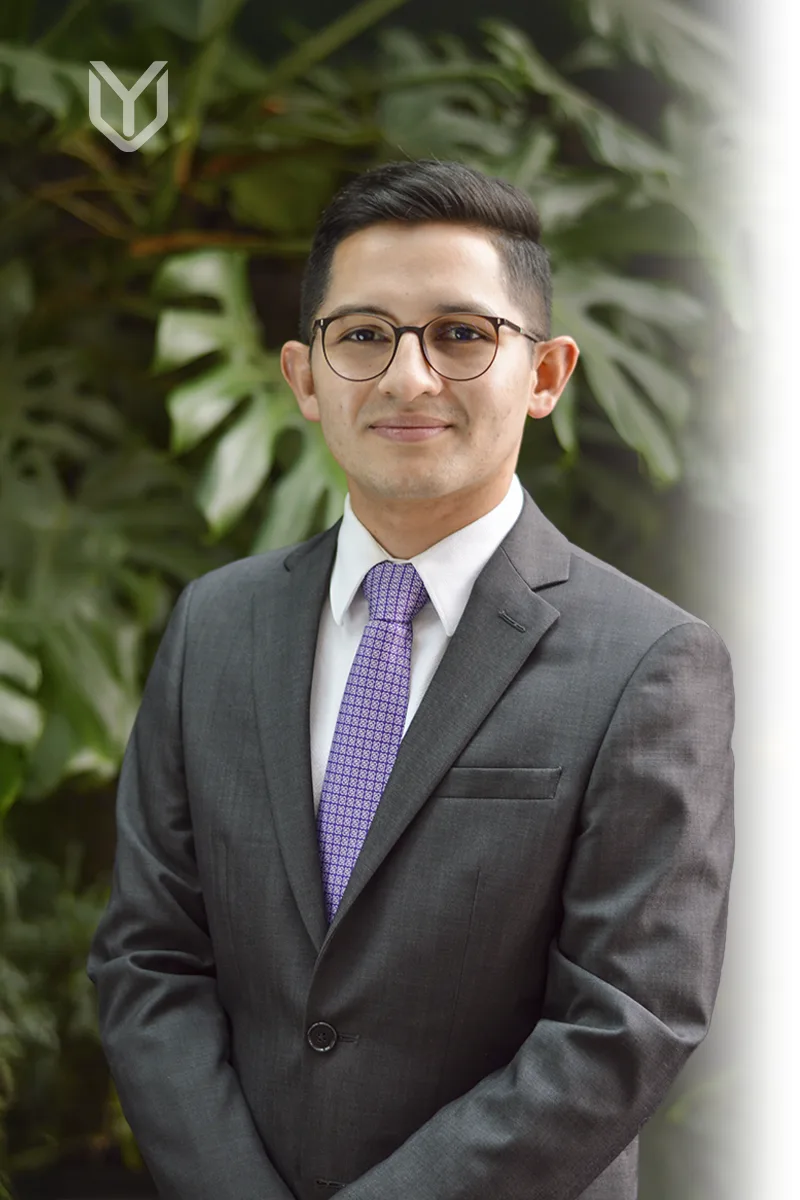 Oscar Avila, abogado y coordinador de Procesos Judiciales. Experto en litigios, derecho administrativo y contratación estatal.